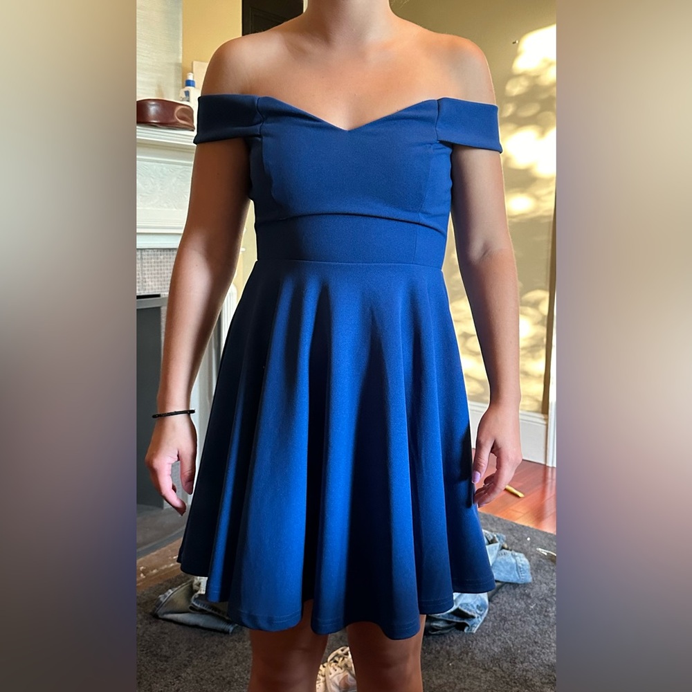 Windsor Royal blue off the shoulder dress. Size extra small.